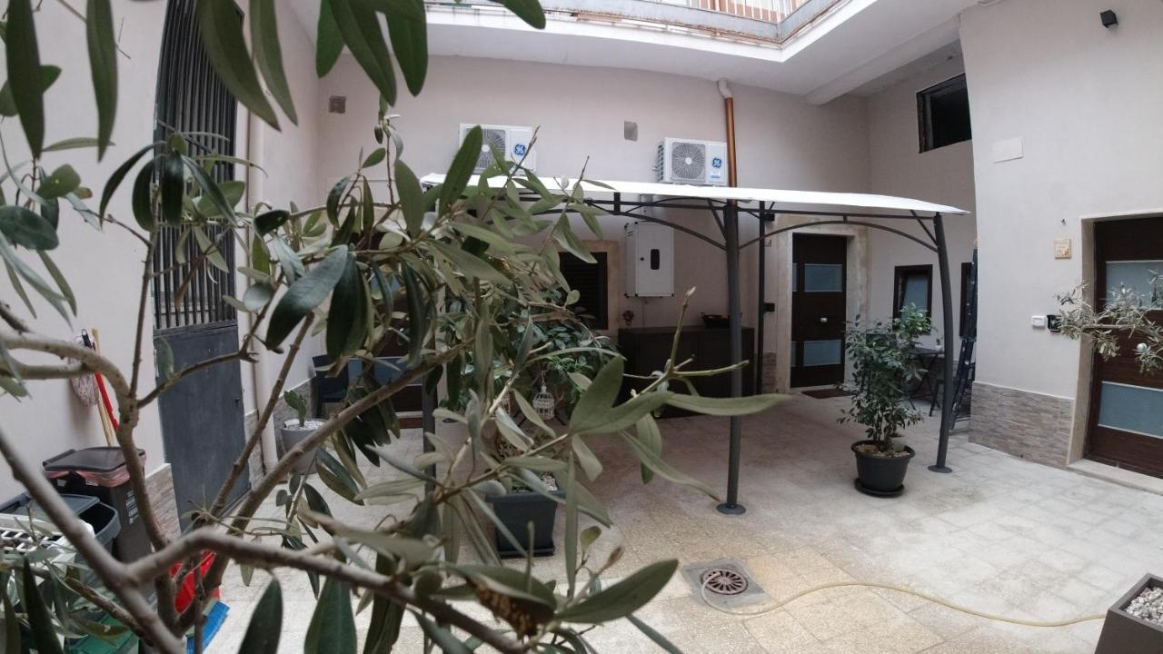 Il Cortiletto28 Rooms & House Szirakúza Kültér fotó